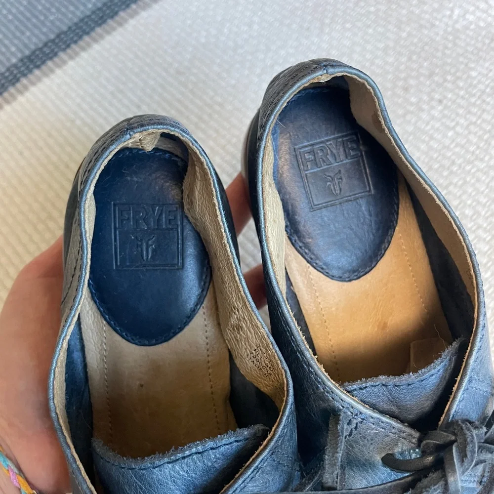 Frye Black Leather Lace-Up Flats